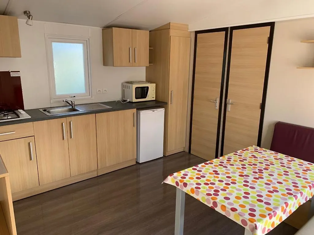 Campsite Mobilhome Dans Residence Ruoms
